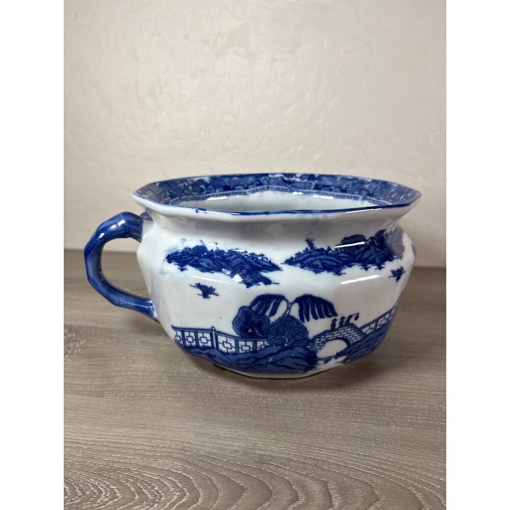 Vintage, Ironstone, Variant Blue Willow, Invalid-Adult‎ Chamber Pot 11inx9inx6in